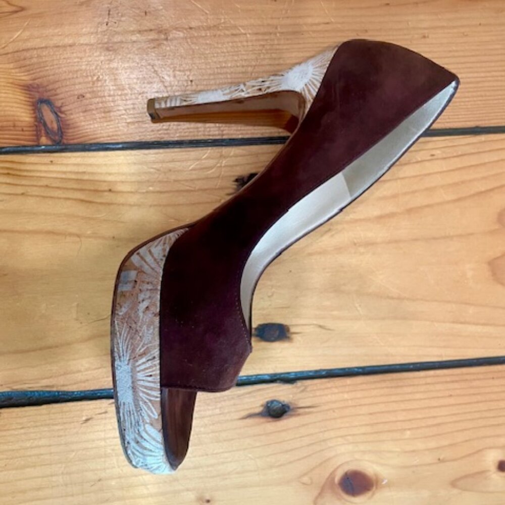 Alexandra Neel women's brown suede pumps, 4-inch heel, size 7 1/2. - Picture 6 of 10